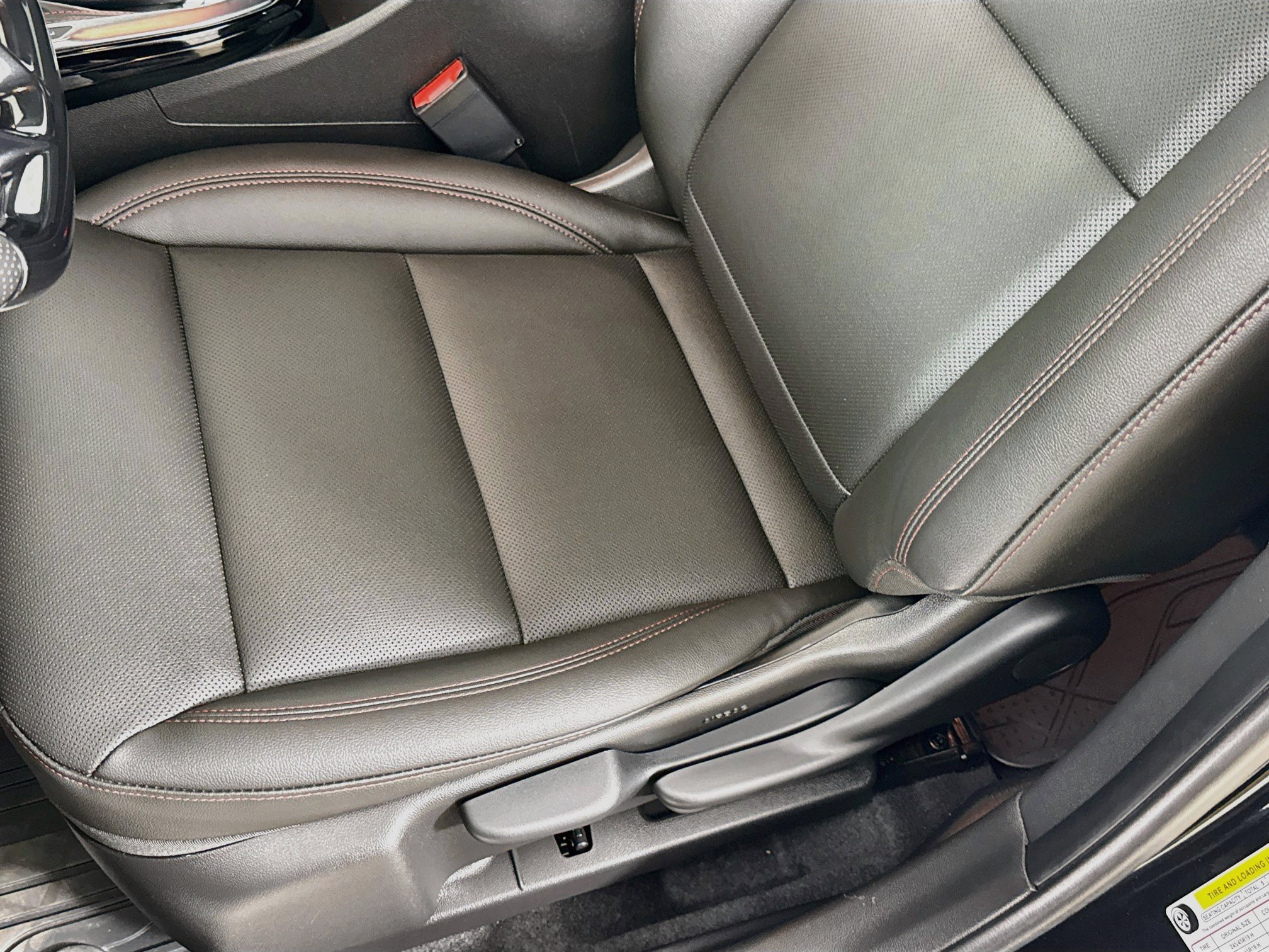 Used 2025 Chevrolet Trax RS w/ Sunroof Package FWD image 21
