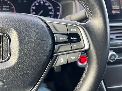 Used 2018 Honda Accord Sport image 27