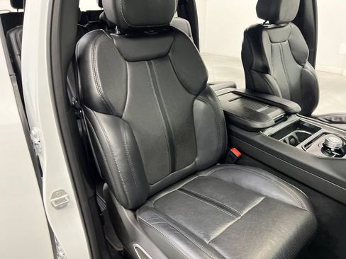 Used 2024 Jeep Wagoneer Series II w/ Flexible Seating Group RWD image 31