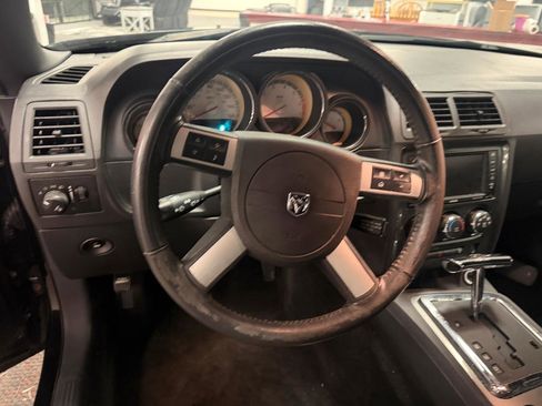 Used 2010 Dodge Challenger R/T RWD image 7