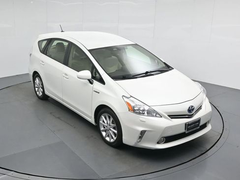 Used 2014 Toyota Prius V Five image 36