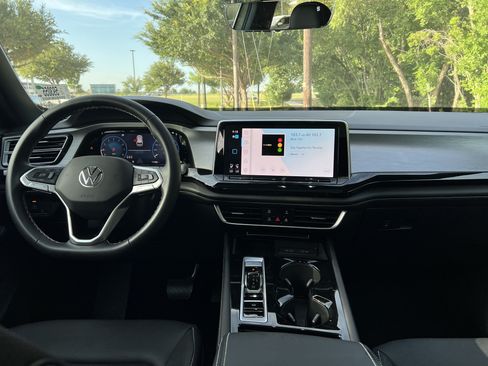 Certified 2026 Volkswagen Atlas Cross Sport SE w/ Panoramic Sunroof Package FWD image 25