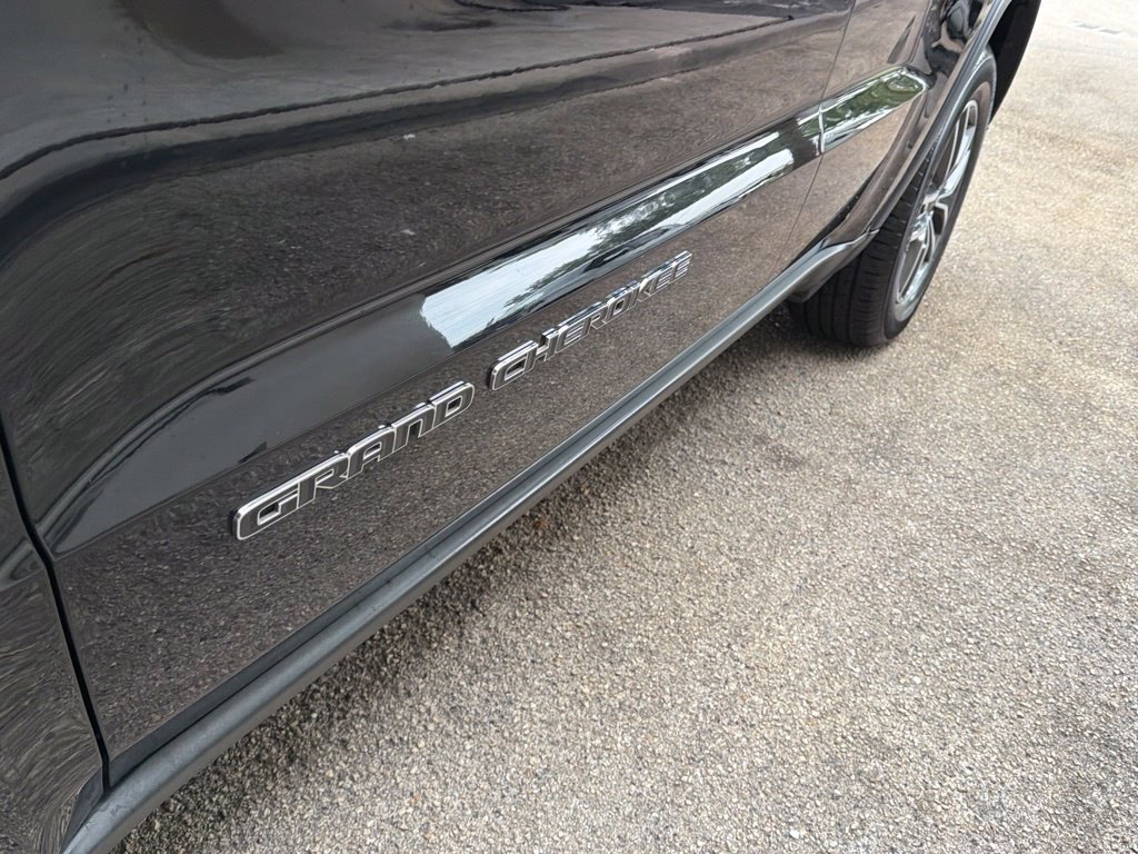 Used 2020 Jeep Grand Cherokee Limited w/ Luxury Group II RWD image 17