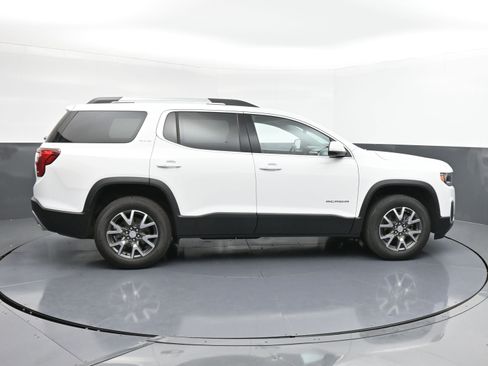 Used 2023 GMC Acadia SLE w/ Driver Convenience Package image 9