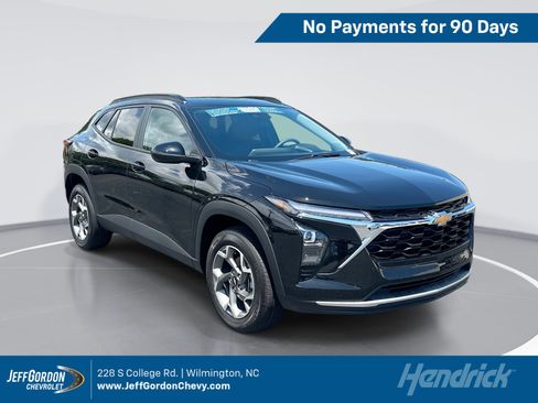 Used 2026 Chevrolet Trax LT FWD image 1