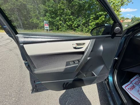 Used 2018 Toyota Corolla LE FWD image 14