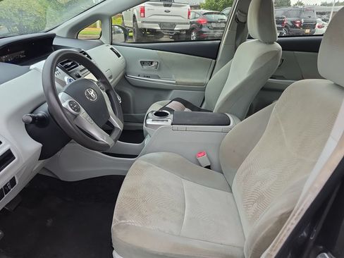 Used 2012 Toyota Prius V Two FWD image 4