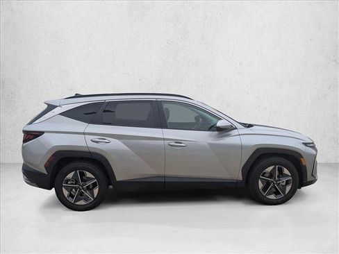 Used 2025 Hyundai Tucson SEL FWD image 4