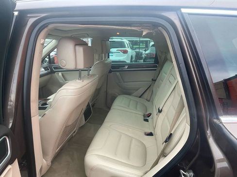 Used 2013 Volkswagen Touareg TDI image 13