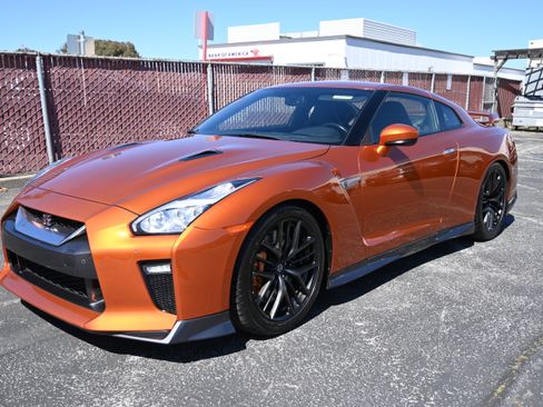 Used 2017 Nissan GT-R Premium AWD/4WD image 1