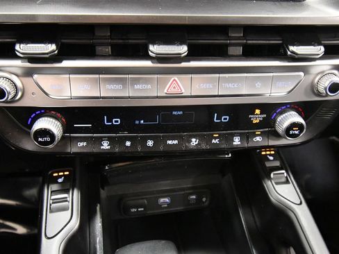 Certified 2024 Kia Telluride S w/ S Sunroof Package AWD/4WD image 28