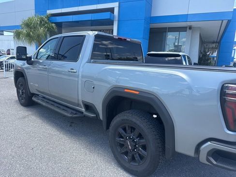 Used 2024 GMC Sierra 2500 AT4 AWD/4WD image 9