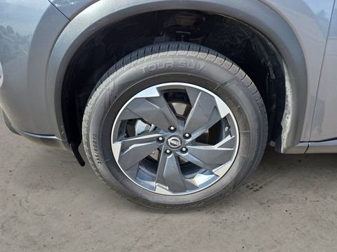 Used 2024 Nissan Rogue SV AWD/4WD image 9