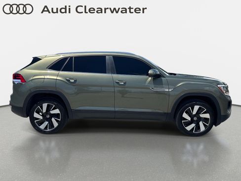 Used 2025 Volkswagen Atlas Cross Sport SE FWD image 5