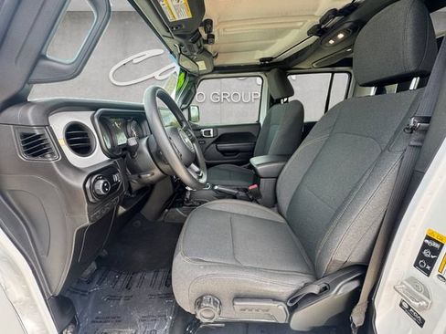 Used 2024 Jeep Gladiator Sport AWD/4WD image 19