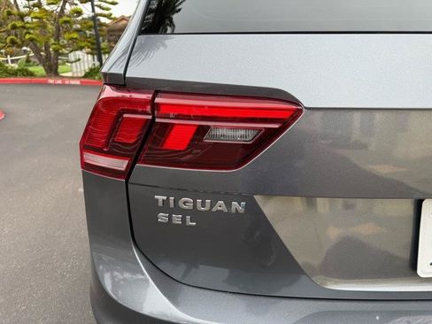 Used 2018 Volkswagen Tiguan SE AWD/4WD image 18