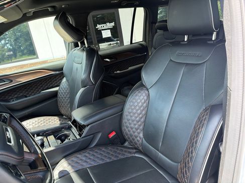 Used 2025 Jeep Grand Cherokee Summit w/ Obsidian Package AWD/4WD image 3