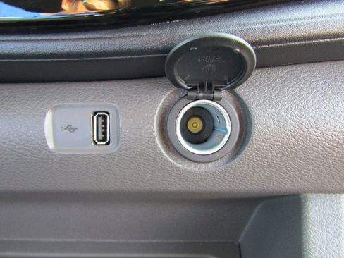 Used 2023 Ford Transit 350 XLT image 28