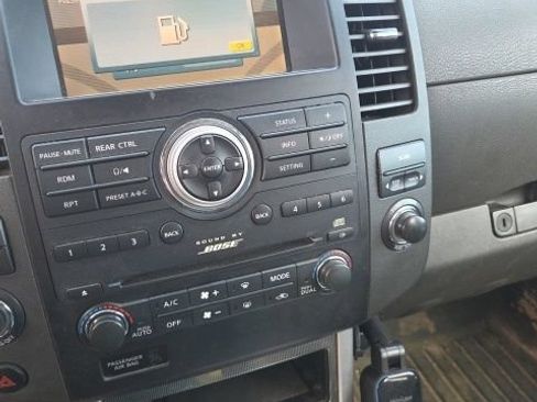Used 2010 Nissan Pathfinder SE w/ SE Premium Journey Pkg AWD/4WD image 11