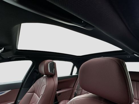 Used 2023 BMW 740i 740i w/ Parking Assistance Package image 23