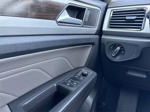 Used 2022 Volkswagen Atlas SE w/ Panoramic Sunroof Package image 41