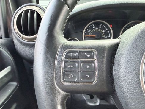 Used 2016 Jeep Wrangler Unlimited Sahara image 13