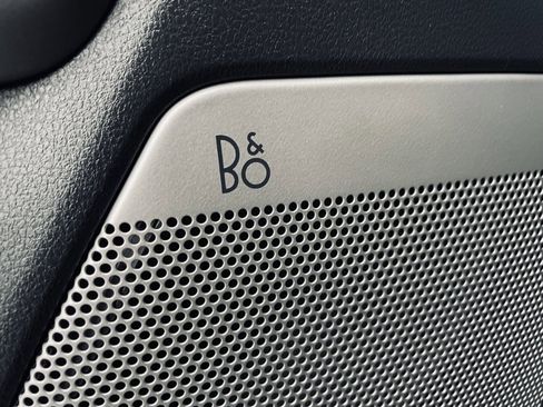 Used 2023 Ford F150 Lariat w/ Trailer Tow Package image 19