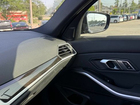 Used 2020 BMW 330i xDrive Sedan AWD/4WD image 23