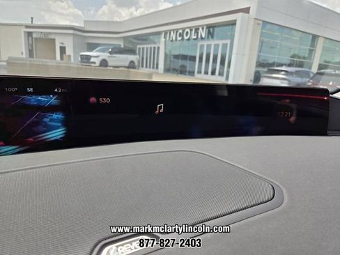 New 2027 Lincoln Navigator Premiere RWD image 20