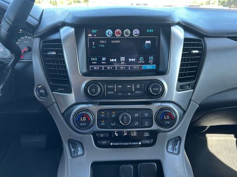 Used 2020 Chevrolet Suburban LT w/ Luxury Package AWD/4WD image 14