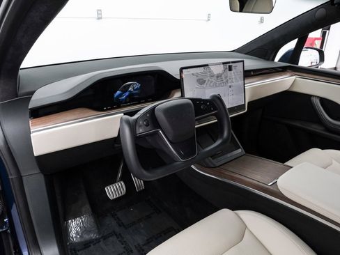 Used 2022 Tesla Model X image 3