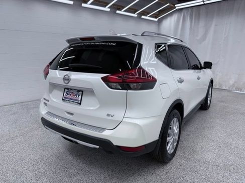 Used 2018 Nissan Rogue SV w/ Premium Package FWD image 2
