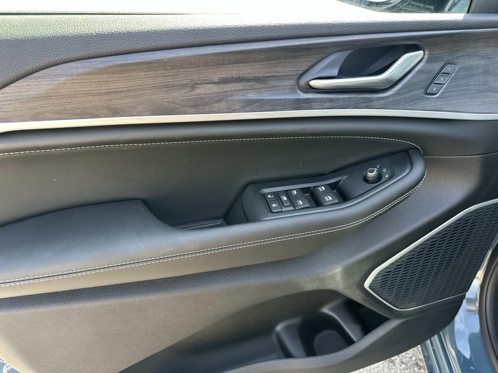 New 2026 Jeep Grand Cherokee Limited AWD/4WD image 13