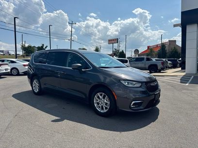 Used 2023 Chrysler Pacifica Touring-L