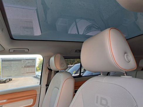 New 2025 Volkswagen ID. Buzz 1st Edition image 8