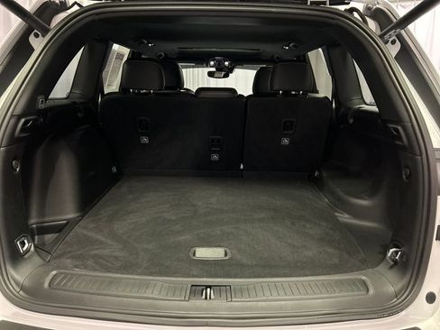 Used 2022 Jeep Grand Cherokee Altitude image 25