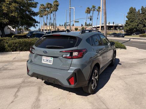 Used 2024 Subaru Crosstrek 2.0i Premium w/ Crosstrek Mirror Package AWD/4WD image 5