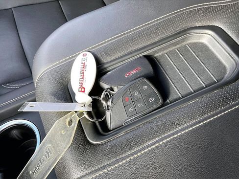 Used 2023 GMC Yukon SLT image 10