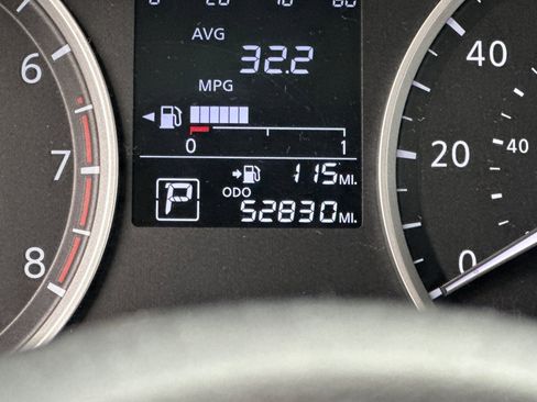 Used 2018 Nissan Kicks S image 3