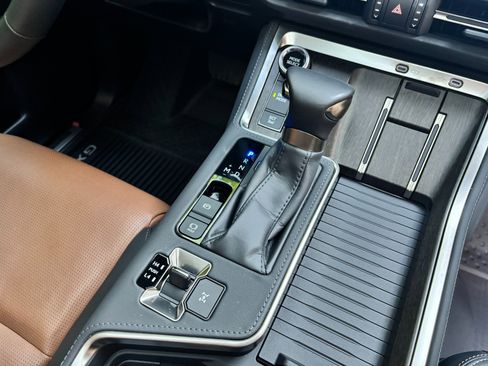 Used 2025 Lexus GX 550 w/ Accessory Package (2T) AWD/4WD image 25