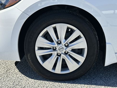 Used 2025 Nissan Sentra S image 11