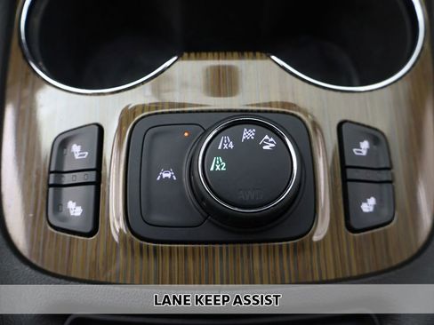 Used 2023 GMC Acadia SLE w/ Driver Convenience Package image 3