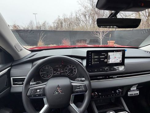 New 2026 Mitsubishi Outlander ES image 23