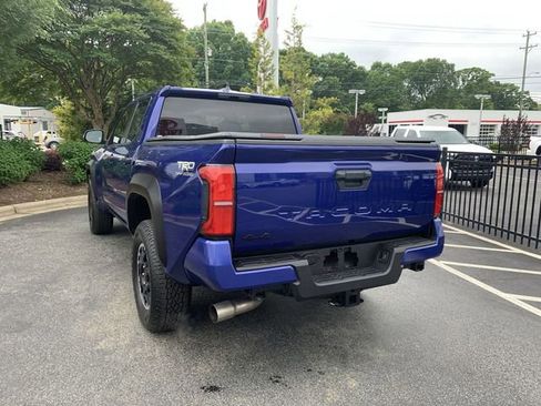 Certified 2025 Toyota Tacoma TRD Off-Road AWD/4WD image 6