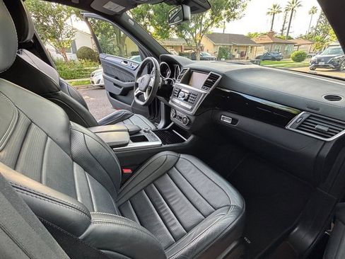 Used 2012 Mercedes-Benz ML 63 AMG 4MATIC w/ AMG Performance Pkg image 39