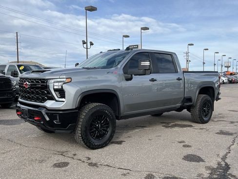 Used 2025 Chevrolet Silverado 2500 ZR2 w/ Technology Package image 1