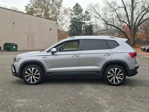 Certified 2022 Volkswagen Taos SE image 6