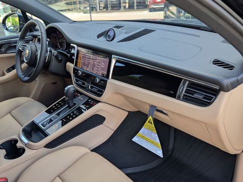 Certified 2026 Porsche Macan AWD/4WD image 26