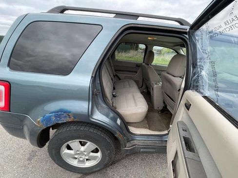 Used 2011 Ford Escape XLT w/ 201A Rapid Spec Order Code FWD image 27