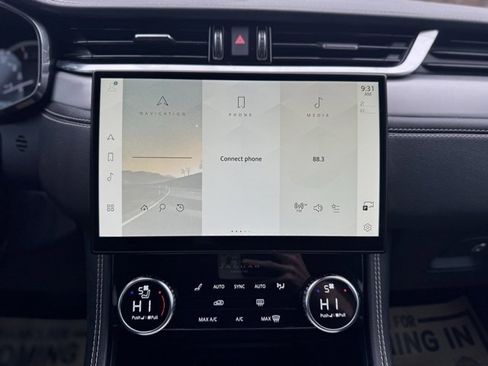 Certified 2021 Jaguar F-PACE R-Dynamic S image 27